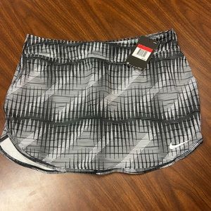 Nike Womens Black and White Striped Tennis Skirt With Built In Shorts Size Large